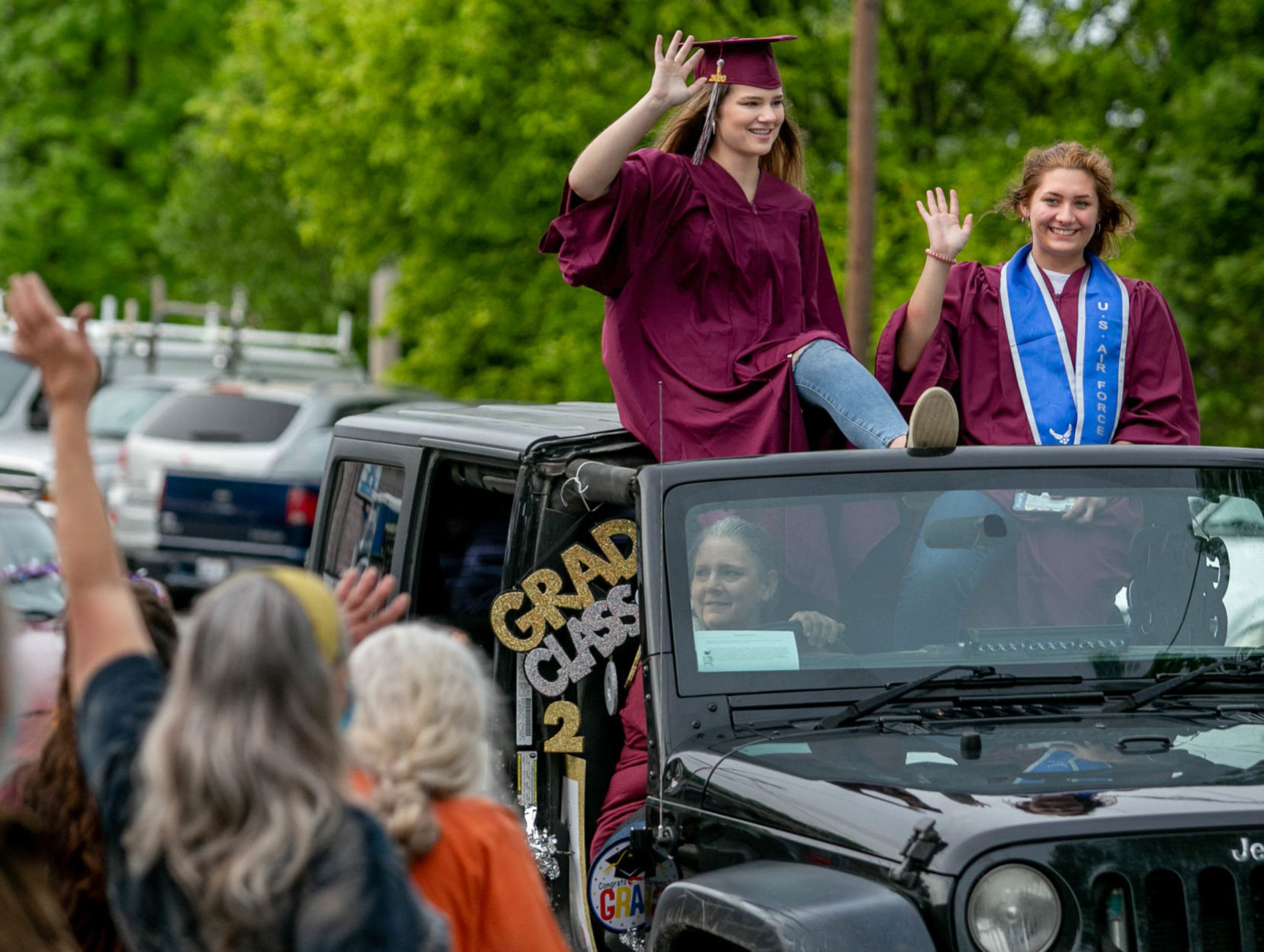 Cobden community celebrates graduating seniors